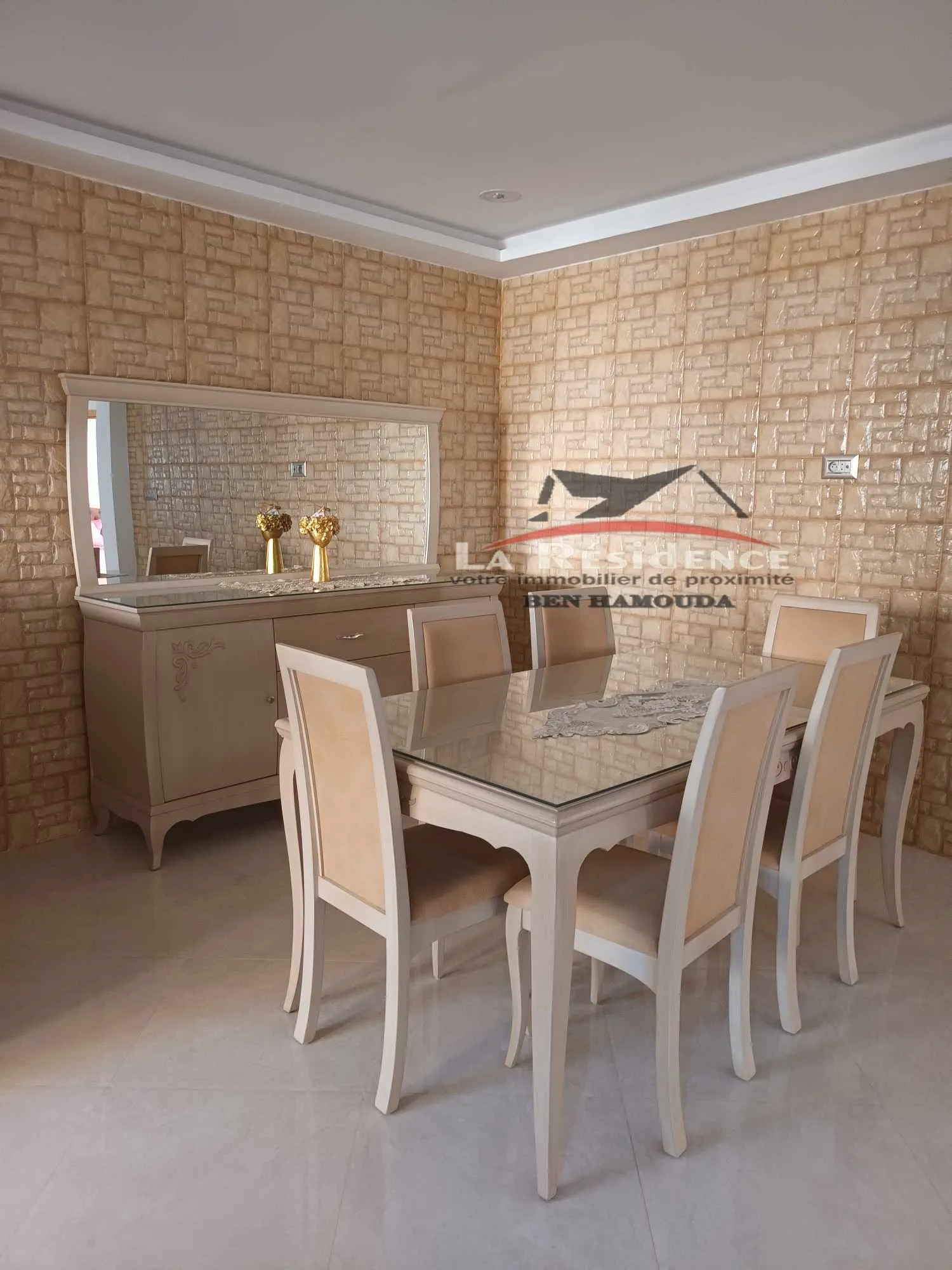 étage de villa haut standing meublé situé au début de la Corniche Bizerte.