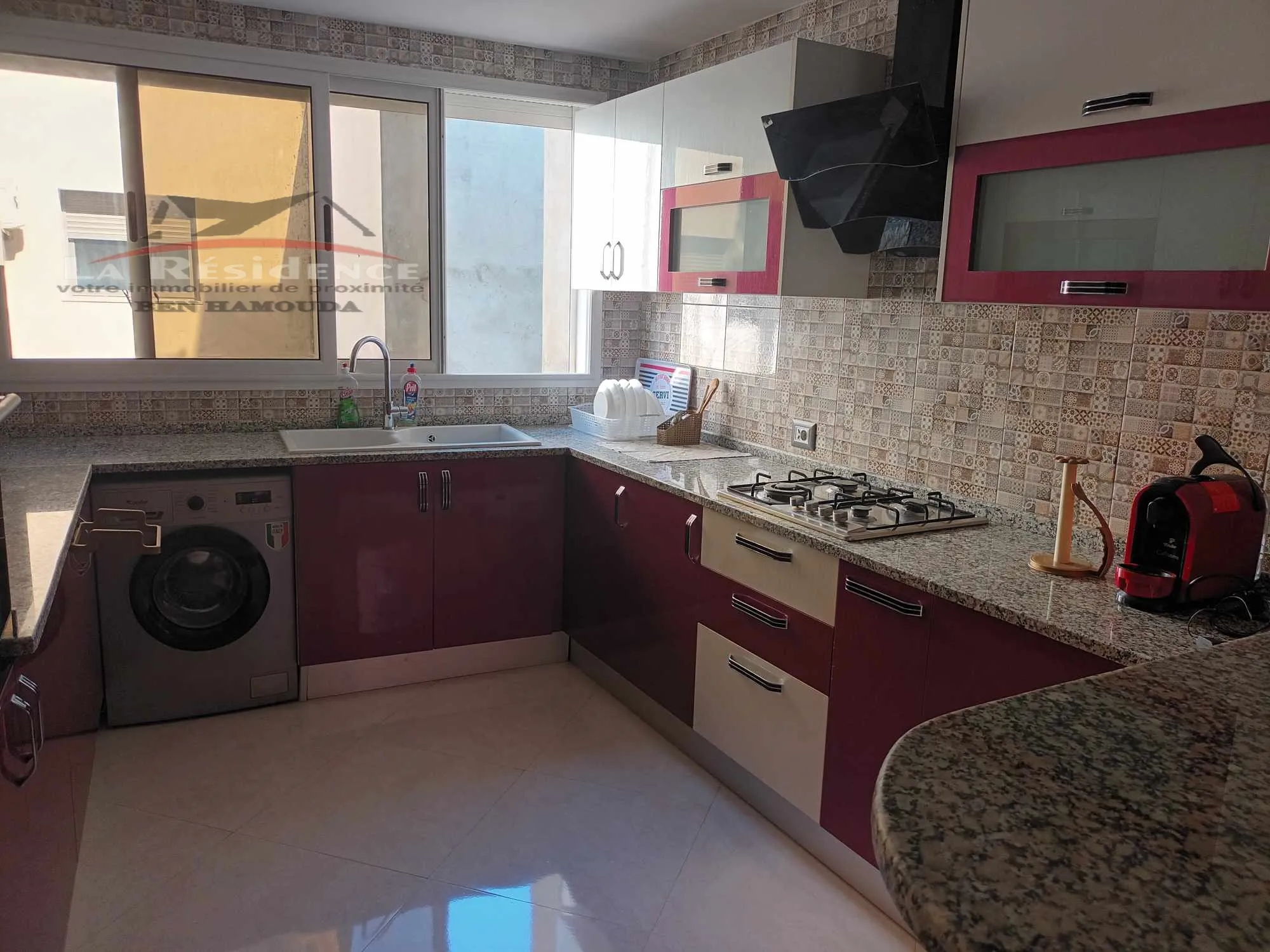 étage de villa haut standing meublé situé au début de la Corniche Bizerte.