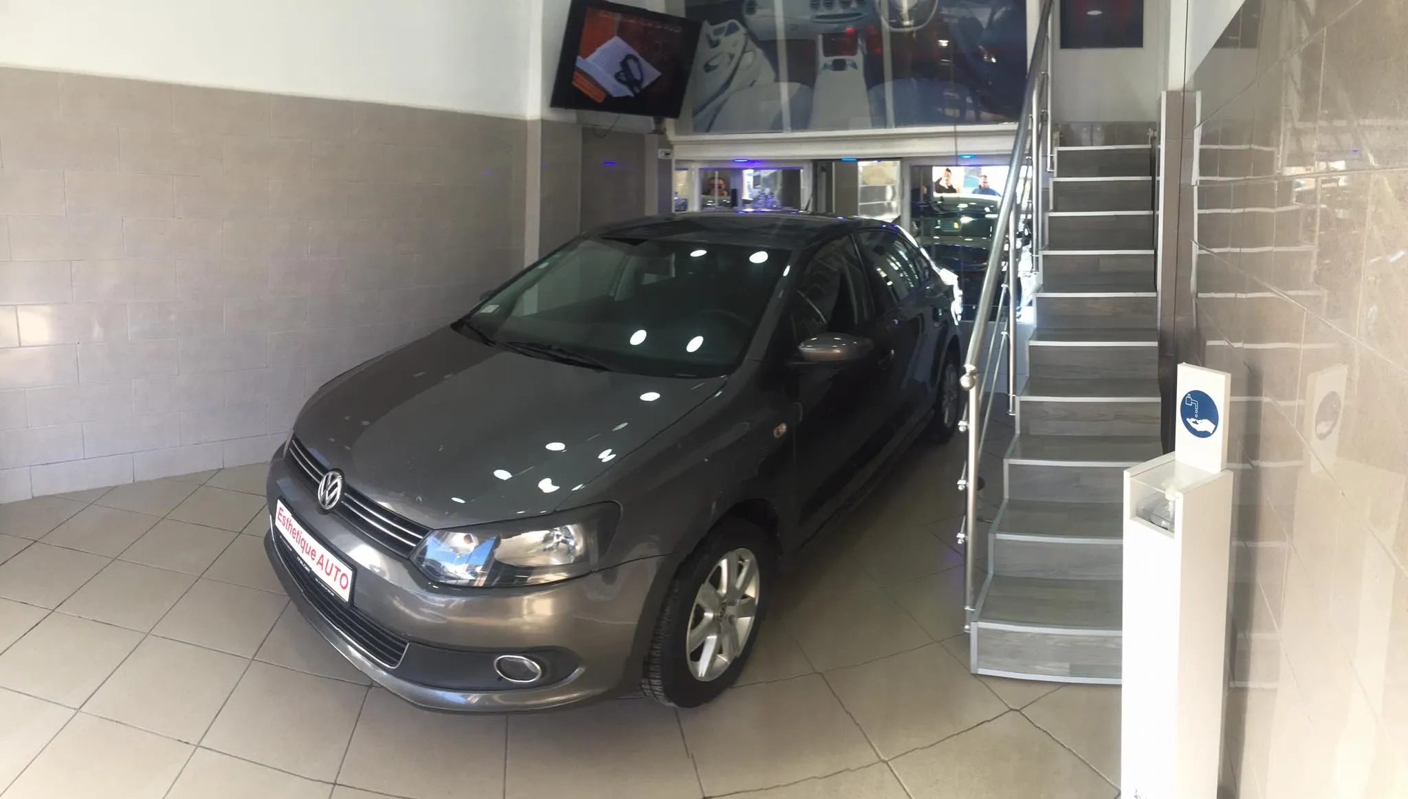 A VENDRE VOLKSWAGEN POLO SEDAN 1.4 ESSENCE - Tel98479647