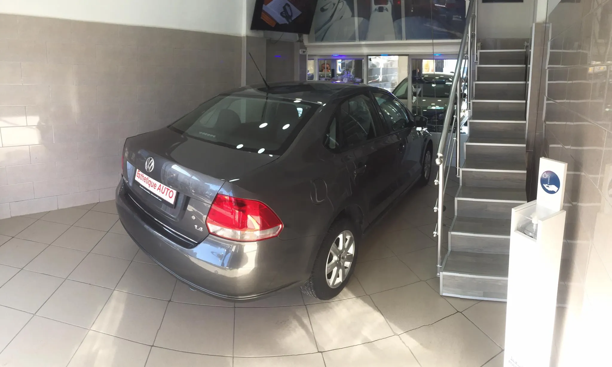 A VENDRE VOLKSWAGEN POLO SEDAN 1.4 ESSENCE - Tel98479647