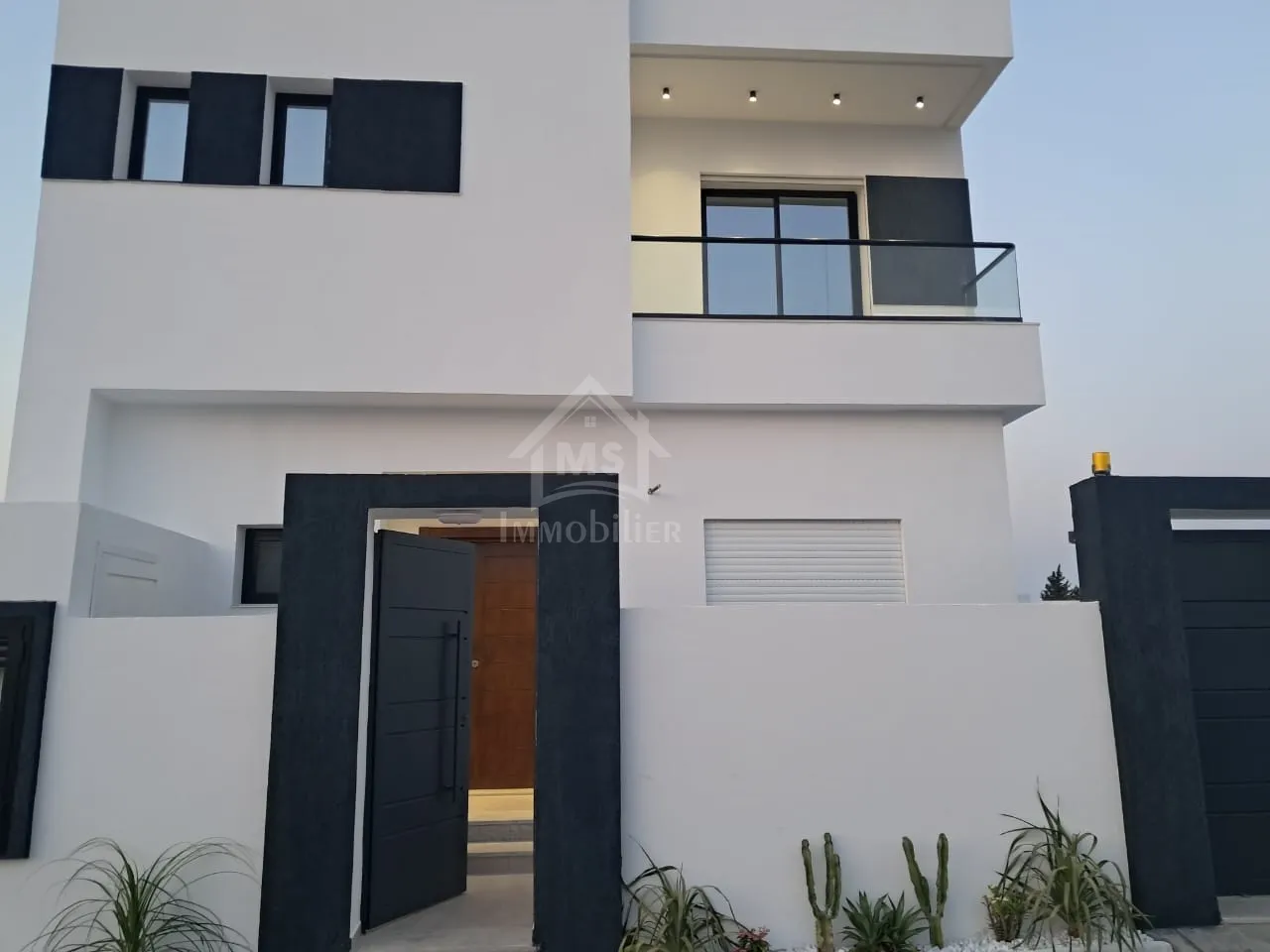 Villa toute neuve S+3 avec piscine à Hammamet Sud à vendre 51355351