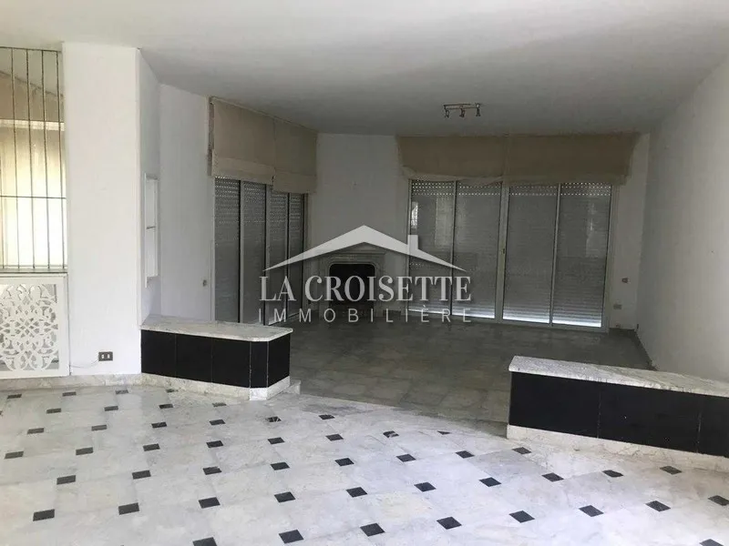 Villa s+5 à La Soukra MVL0075