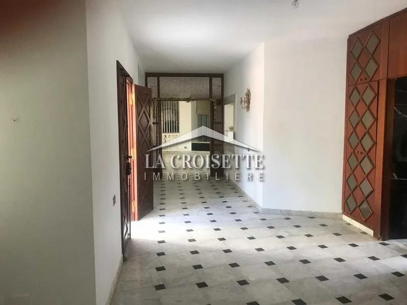 Villa s+5 à La Soukra MVL0075