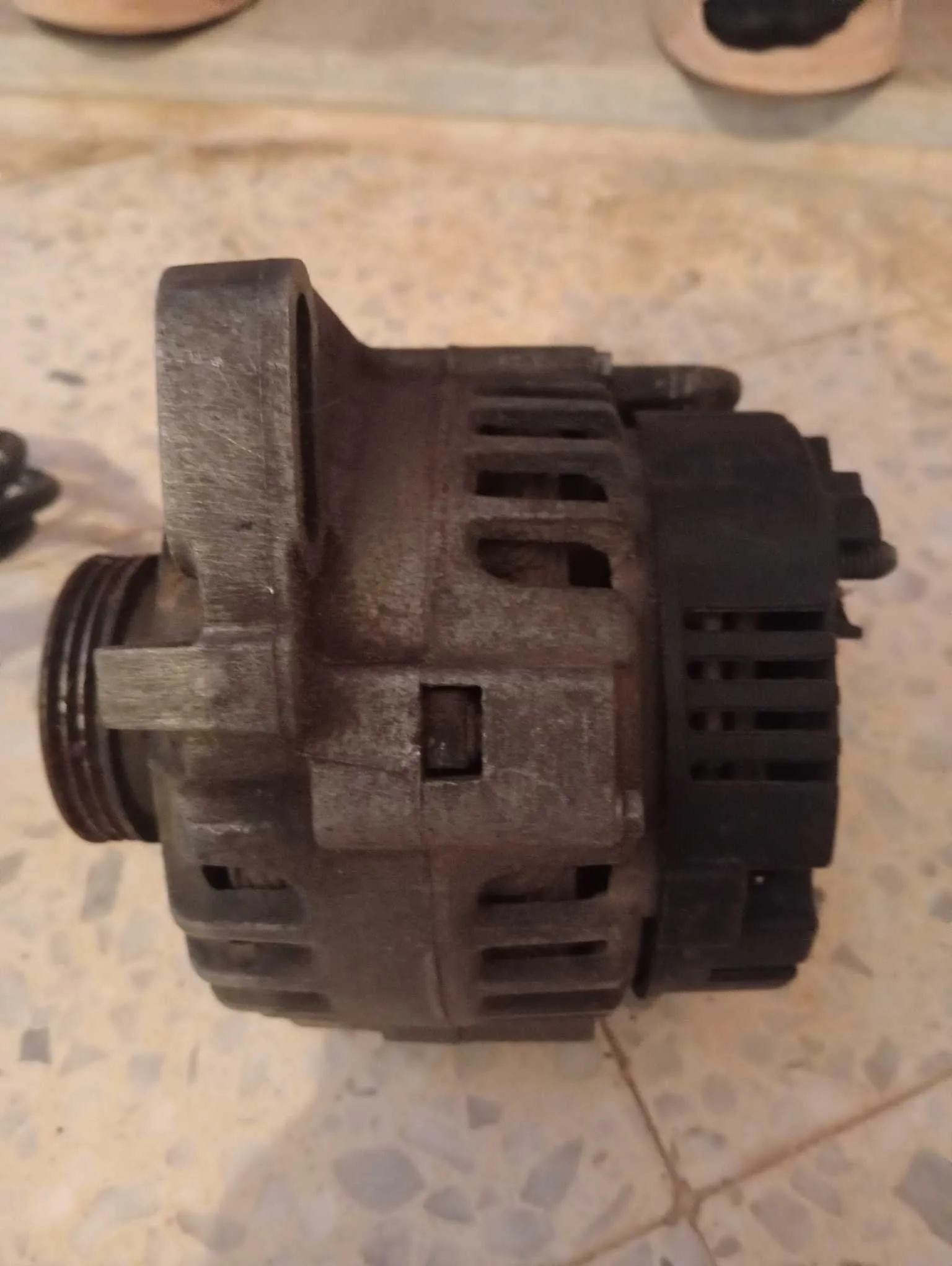 Pièces clio classic a vendre 98758212