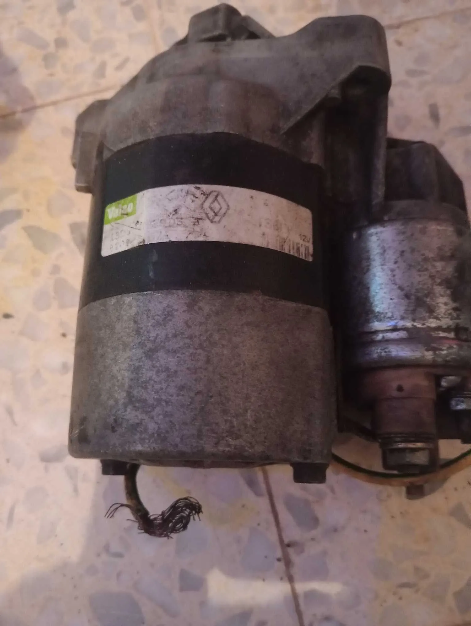 Pièces clio classic a vendre 98758212