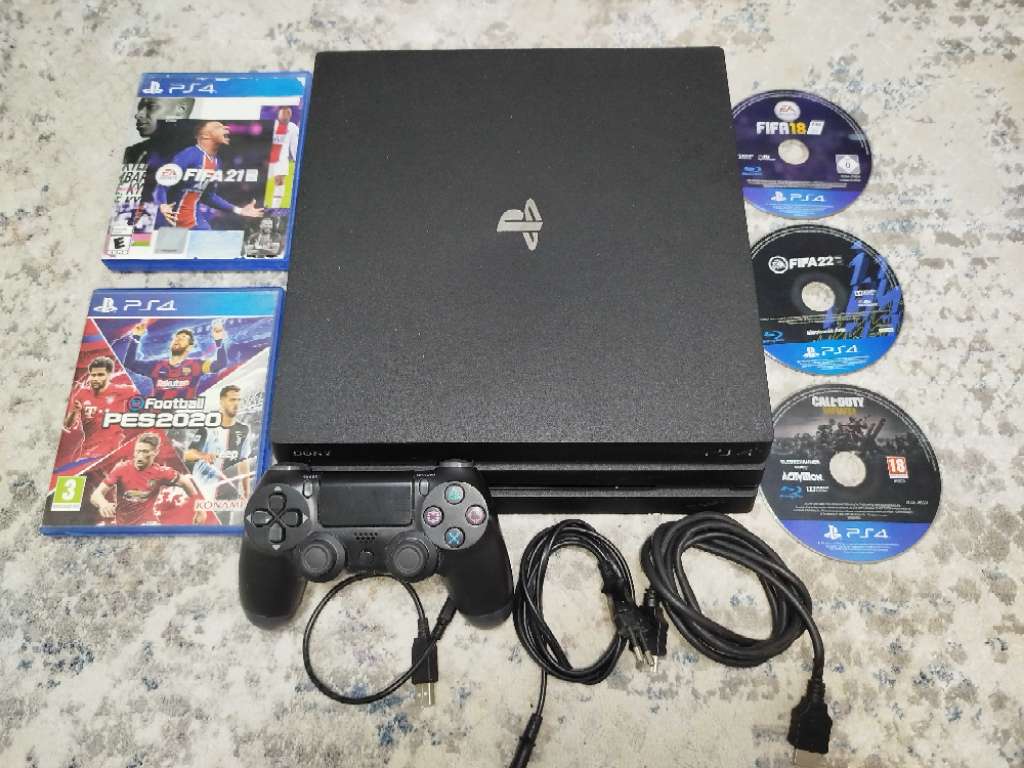 Ps4 pro + 5 cd