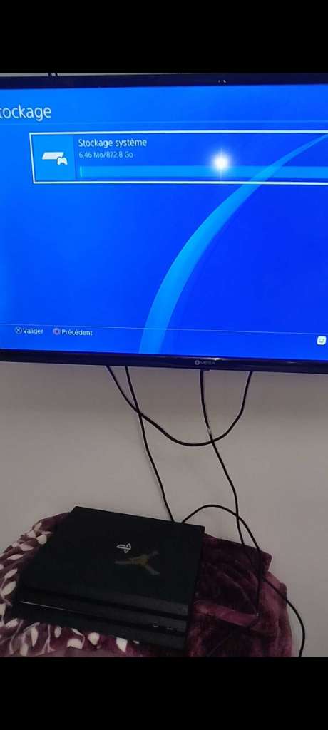 Ps4 pro + 5 cd