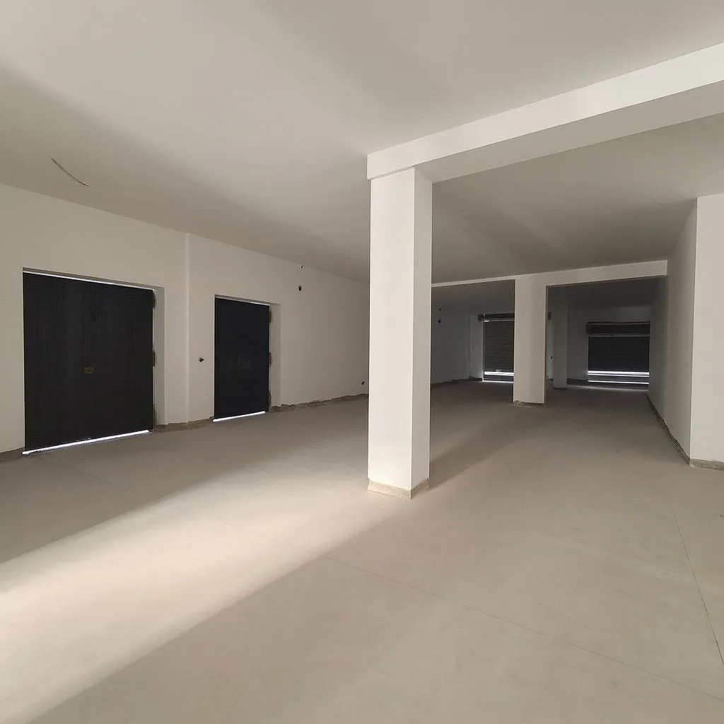 À vendre – Local commercial neuf de 455 m² à Mégrine Coteaux, emplacement en angle, direct promoteur