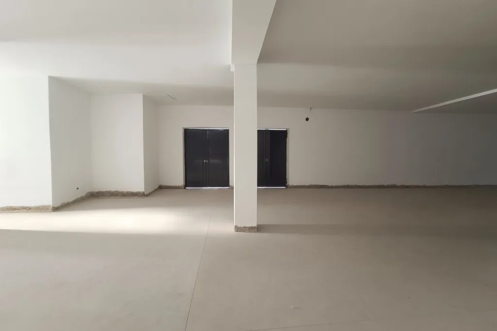 À vendre – Local commercial neuf de 455 m² à Mégrine Coteaux, emplacement en angle, direct promoteur