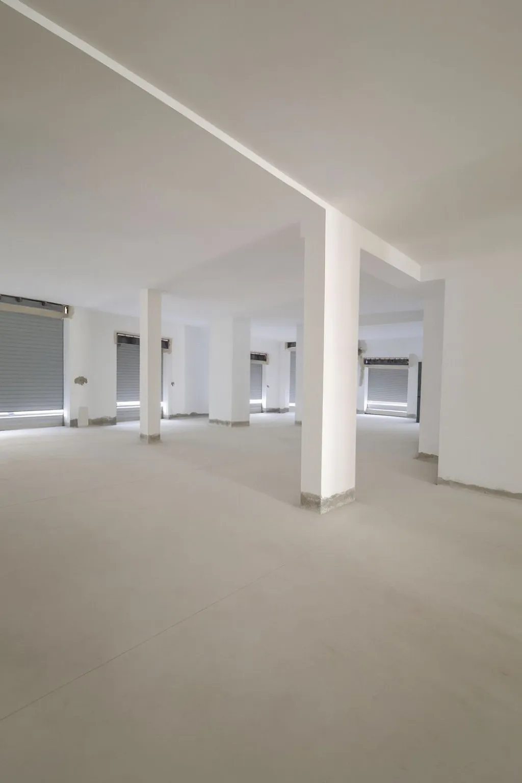 À vendre – Local commercial neuf de 455 m² à Mégrine Coteaux, emplacement en angle, direct promoteur