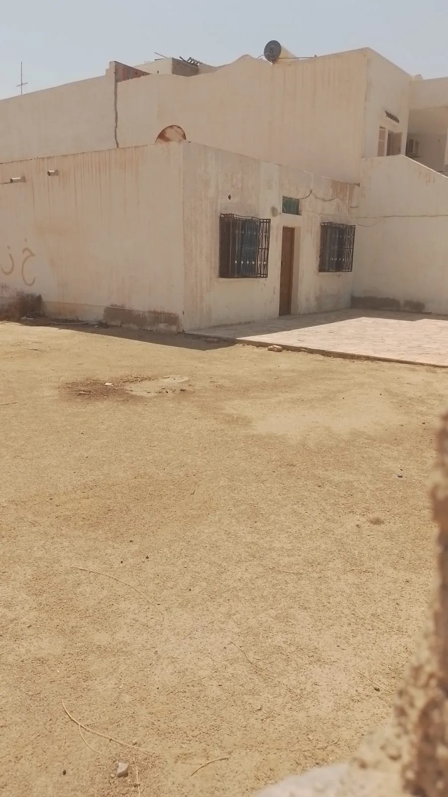 أرض مع منزل للبيع في مدنين