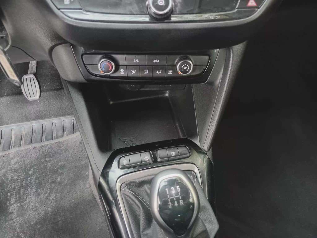 A vendre ou échange nouvelle Opel Corsa essance importe tte option 