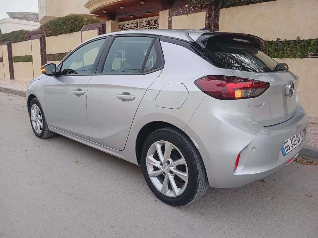 A vendre ou échange nouvelle Opel Corsa essance importe tte option 