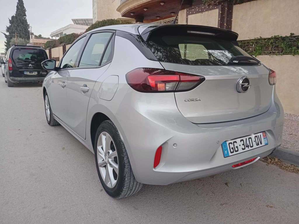 A vendre ou échange nouvelle Opel Corsa essance importe tte option 