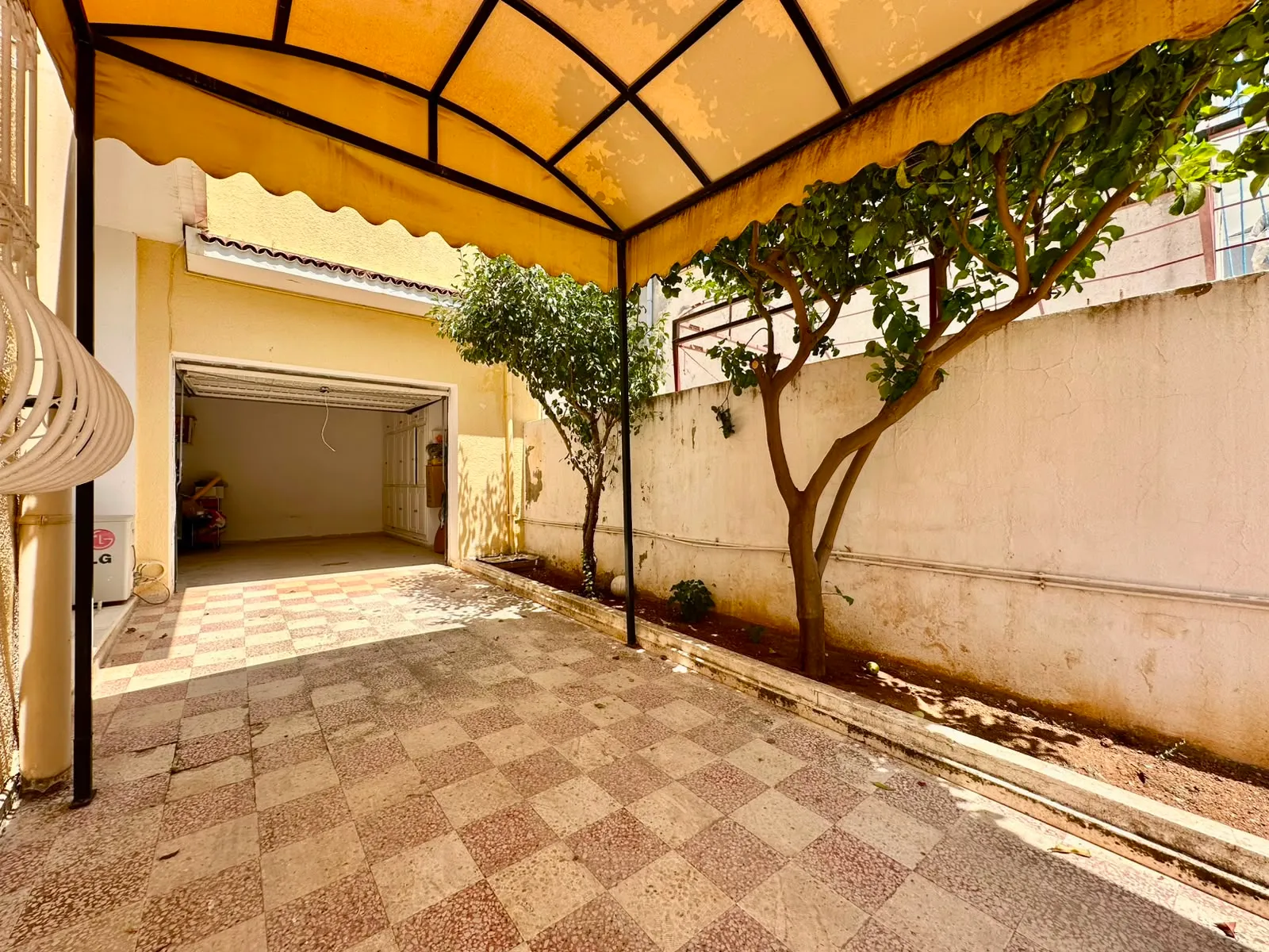 A Vendre Une Villa S+5 à Mnihla