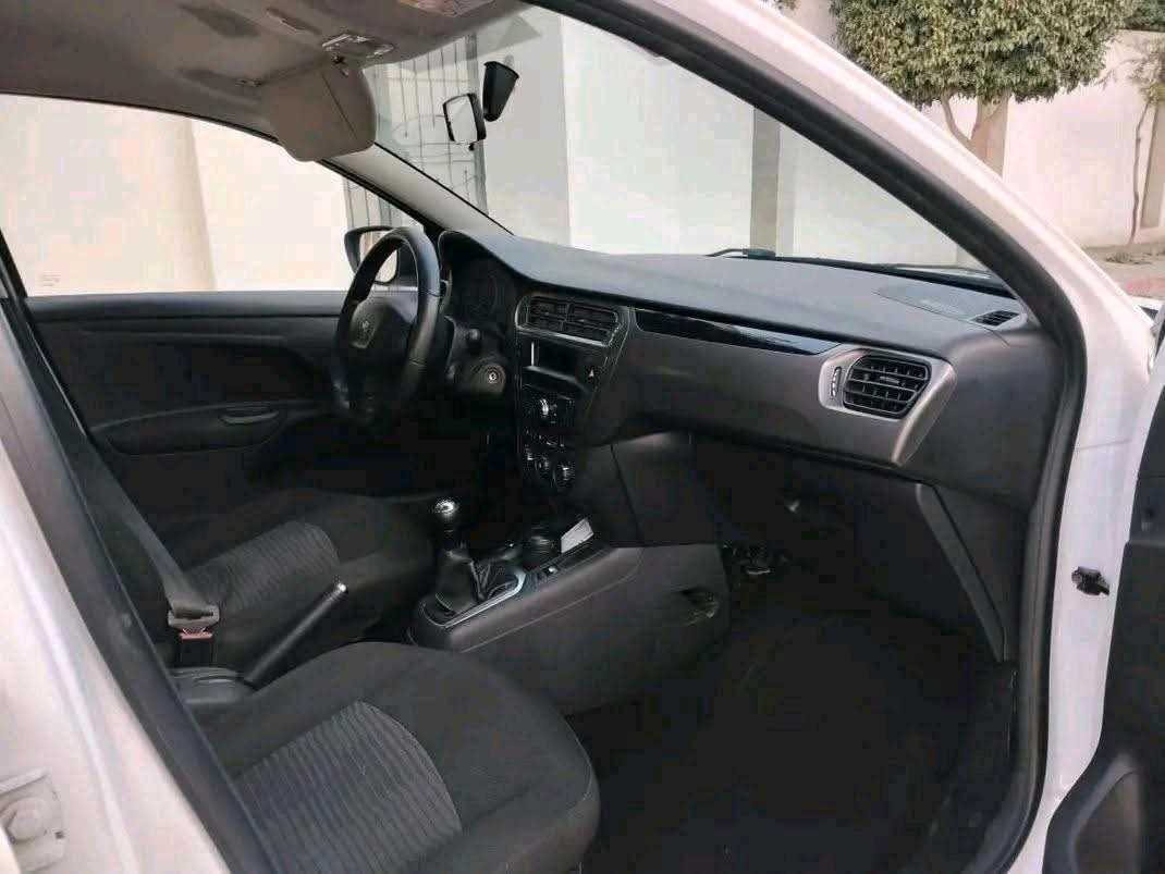 PEUGEOT 301 ACCESS PREMIÈRE MAIN EN EXCELLENT ÉTAT 