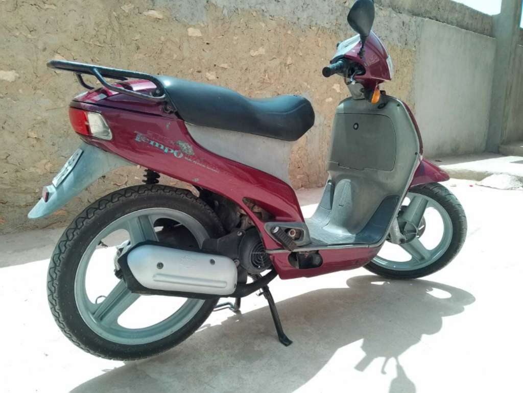Vespa 50cc propre – moteur type Ovetto – état excellent