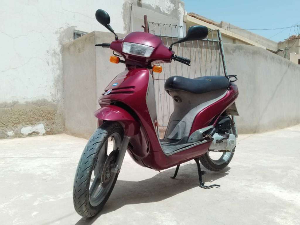 Vespa 50cc propre – moteur type Ovetto – état excellent