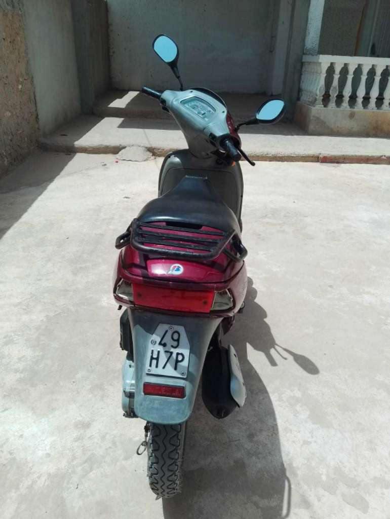 Vespa 50cc propre – moteur type Ovetto – état excellent