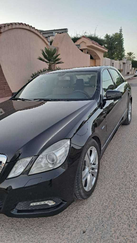 Mercedes-Benz E200