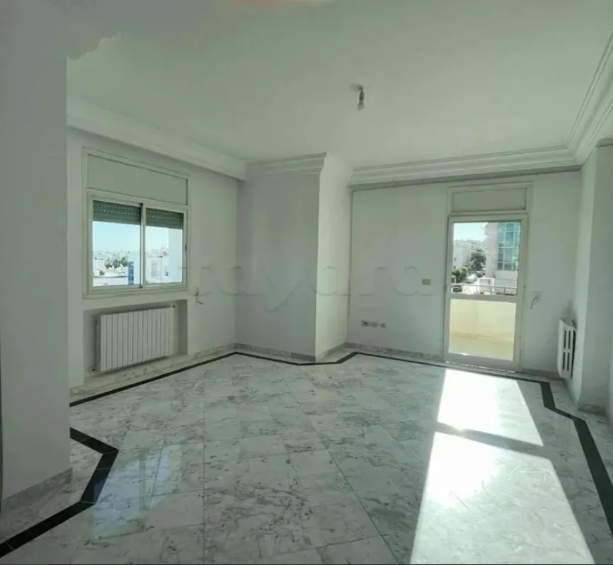 Location S3 vide à Ennasr 2