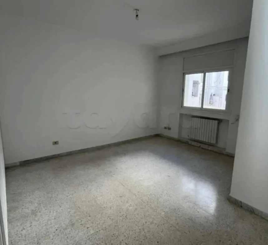 Location S3 vide à Ennasr 2