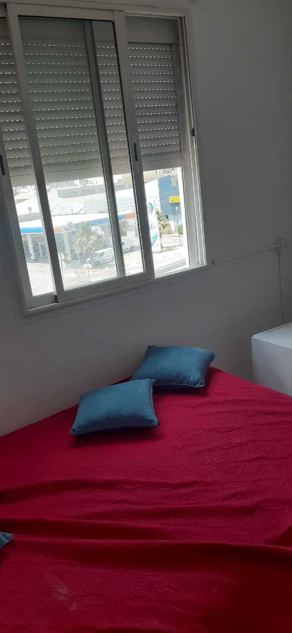 un appartement s+2 meublé au 3éme étage (sans ascenseur) a louer a cité khadhra en face clinique ibn zohr
