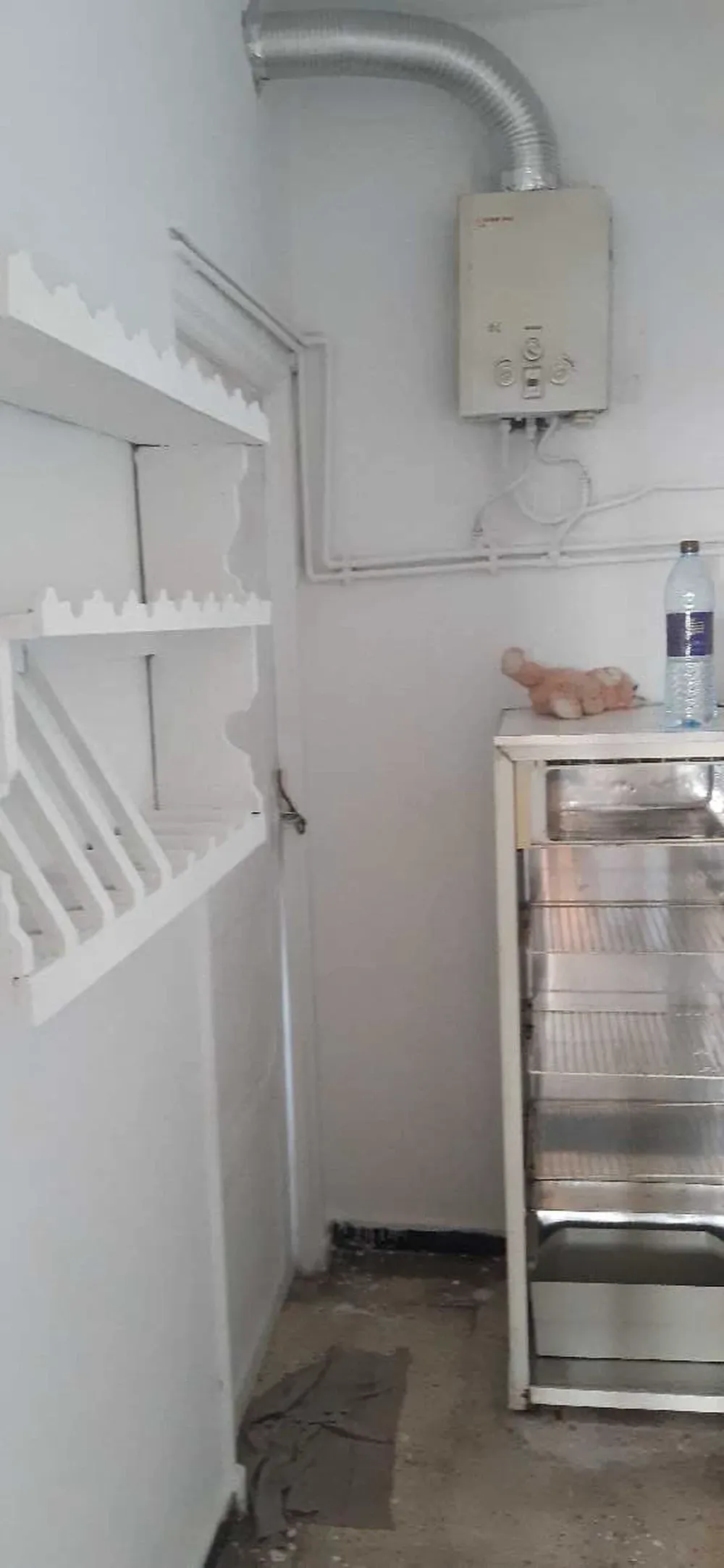 un appartement s+2 meublé au 3éme étage (sans ascenseur) a louer a cité khadhra en face clinique ibn zohr