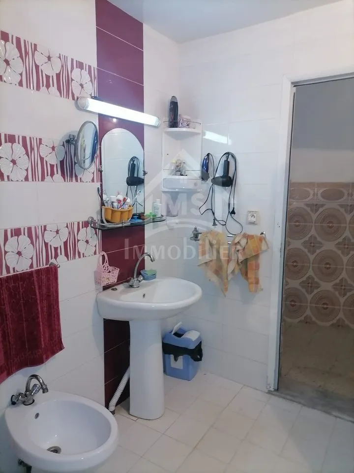 Maison S+2 avec jardin à vendre à Hammamet Sud 51355351