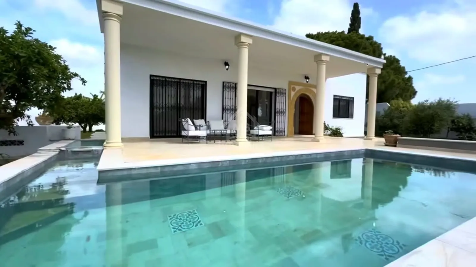 Charmante villa avec piscine à vendre à hammamet 51355351