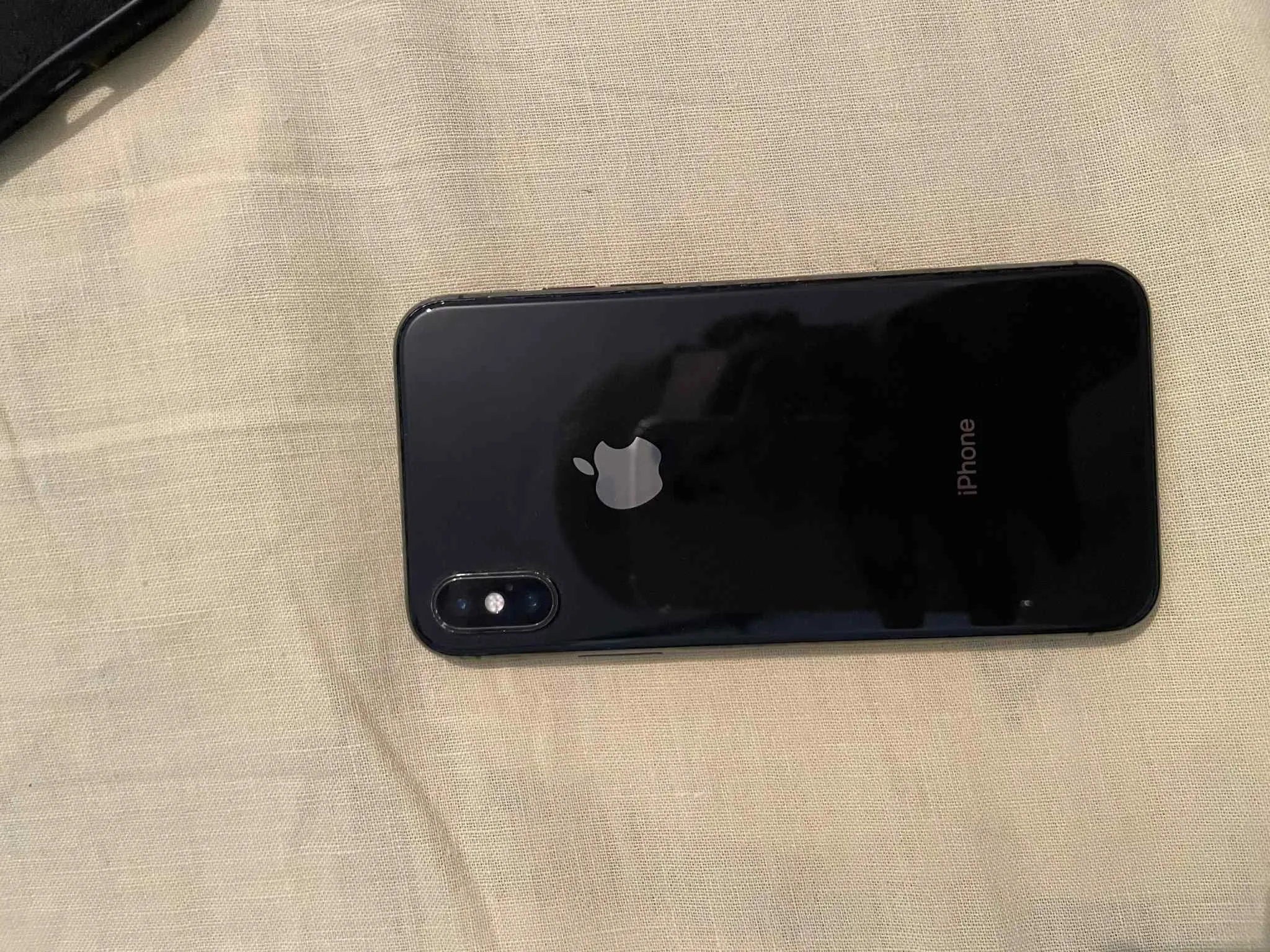 📱 iPhone X 64 Go – Très bon état à vendre