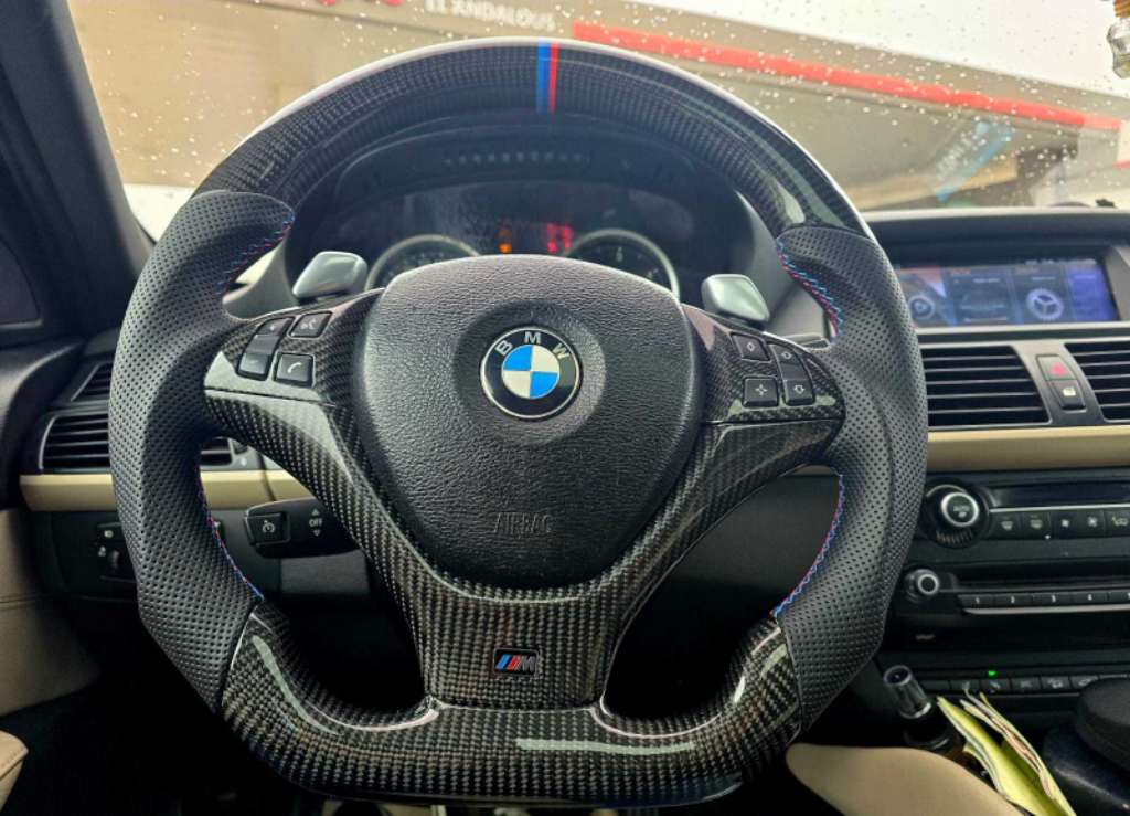 BMW X6 DIESEL 3L 15cv  2009 4 roues neuves 💰prix intéressant💰
On accepte l'échange des voitures 
