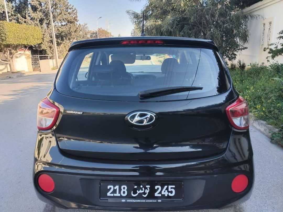 HYANDAI GRAND I 10 PREMIÈRE MAIN TRÈS PROPRE 