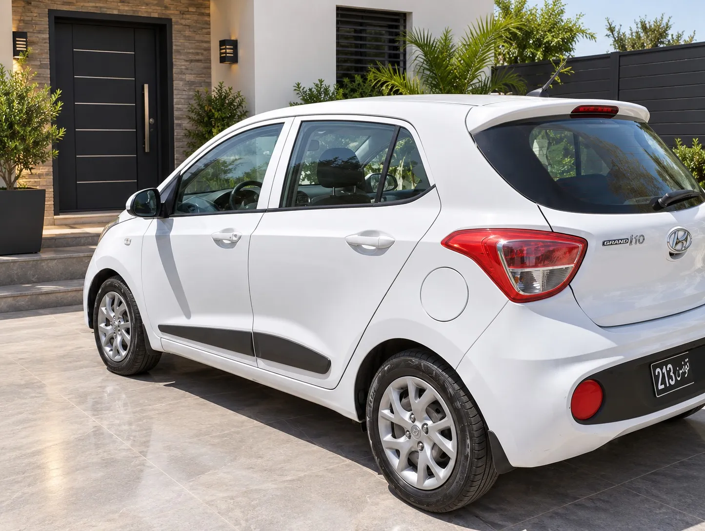 Hyundai grand i10 automatique TEL: 97802460