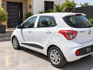 Hyundai grand i10 automatique TEL: 97802460