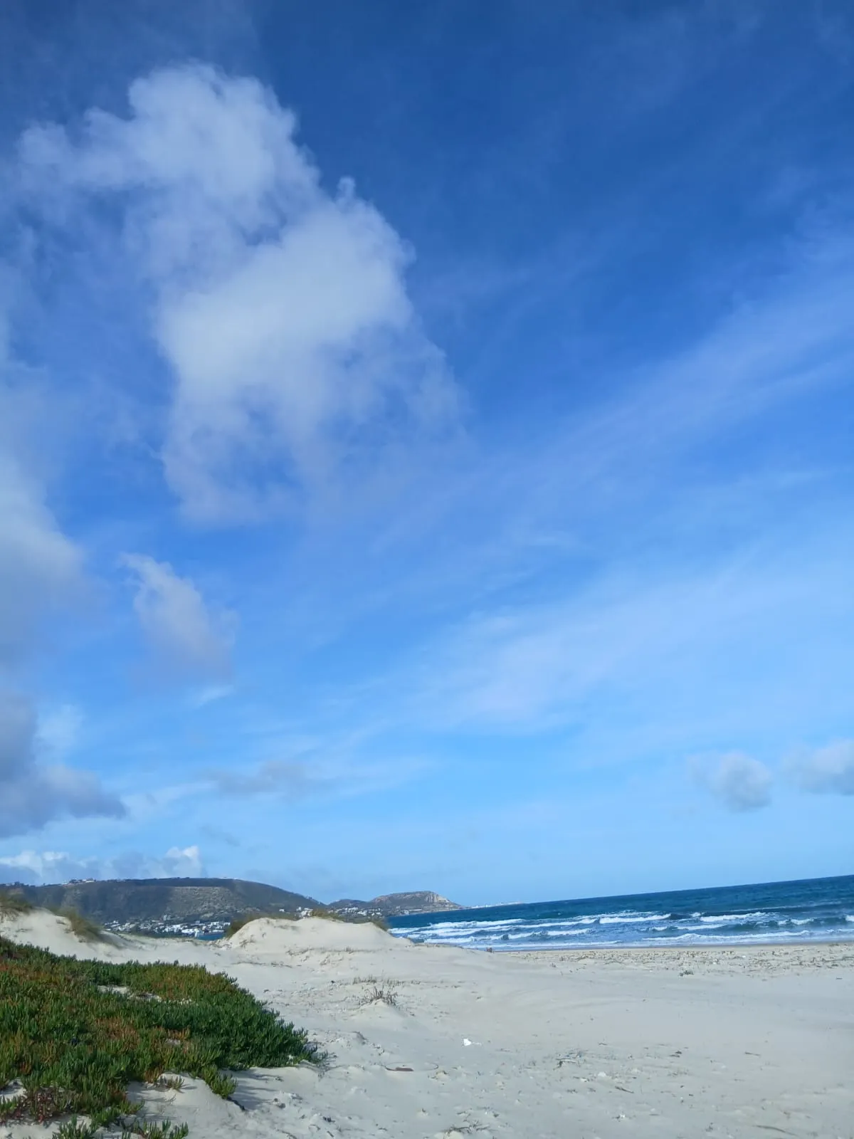 أرض 310م مع منزل60م يبتعد 700م على الطريق