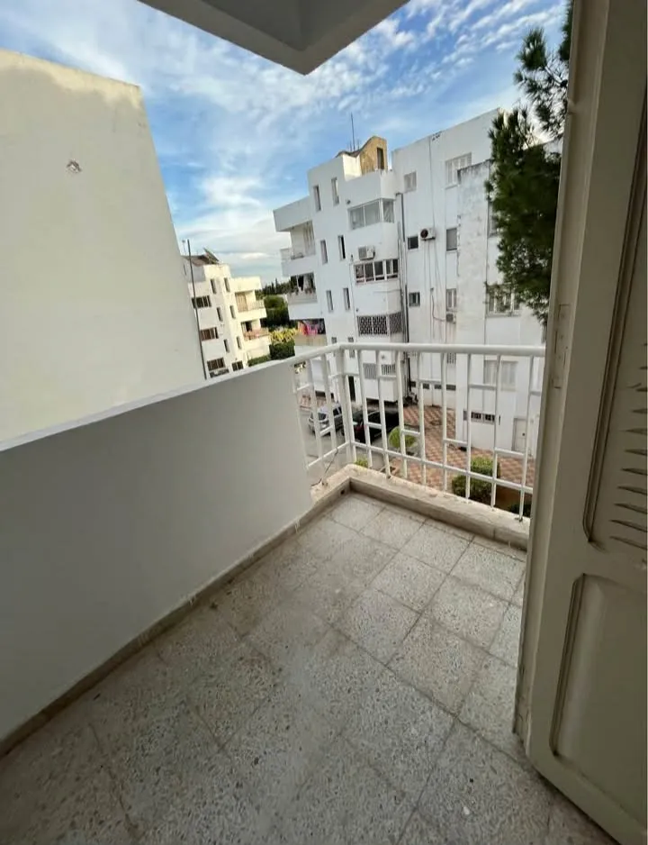 un appartement s+3 au 2éme étage (sans ascenseur) a louer a Manar 2 Prés de Chili's