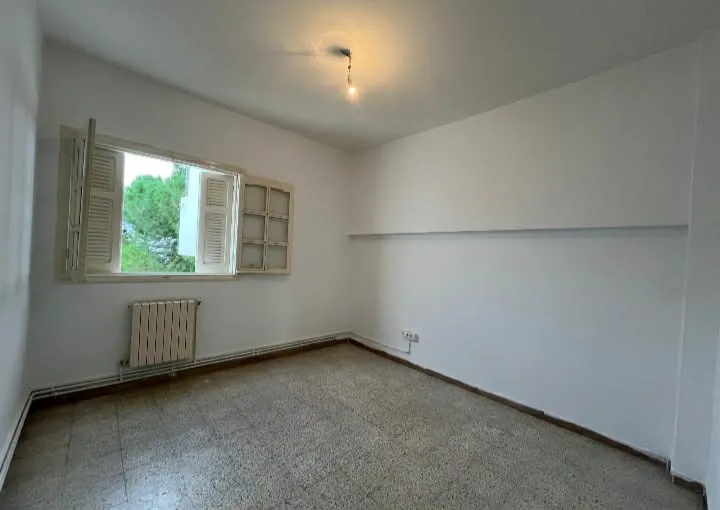 un appartement s+3 au 2éme étage (sans ascenseur) a louer a Manar 2 Prés de Chili's