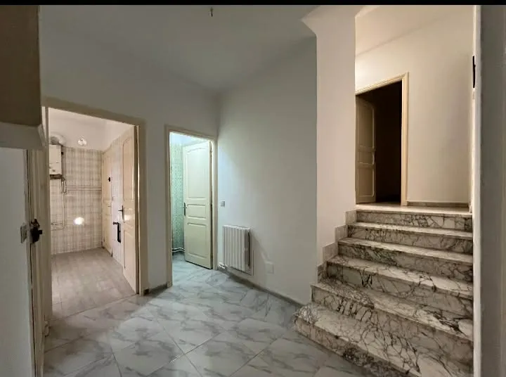 un appartement s+3 au 2éme étage (sans ascenseur) a louer a Manar 2 Prés de Chili's