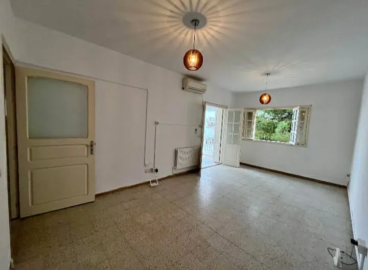 un appartement s+3 au 2éme étage (sans ascenseur) a louer a Manar 2 Prés de Chili's