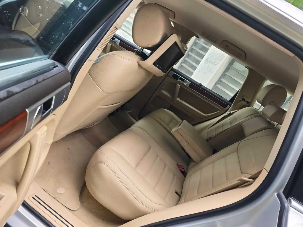 Volkswagen Touareg Diesel TDI V6 2010 đ©đȘ
âïž on accepte l Ă©change des voitures âïž