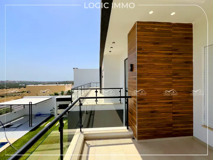 A vendre une villa très haut standing située à monchar Hammamet