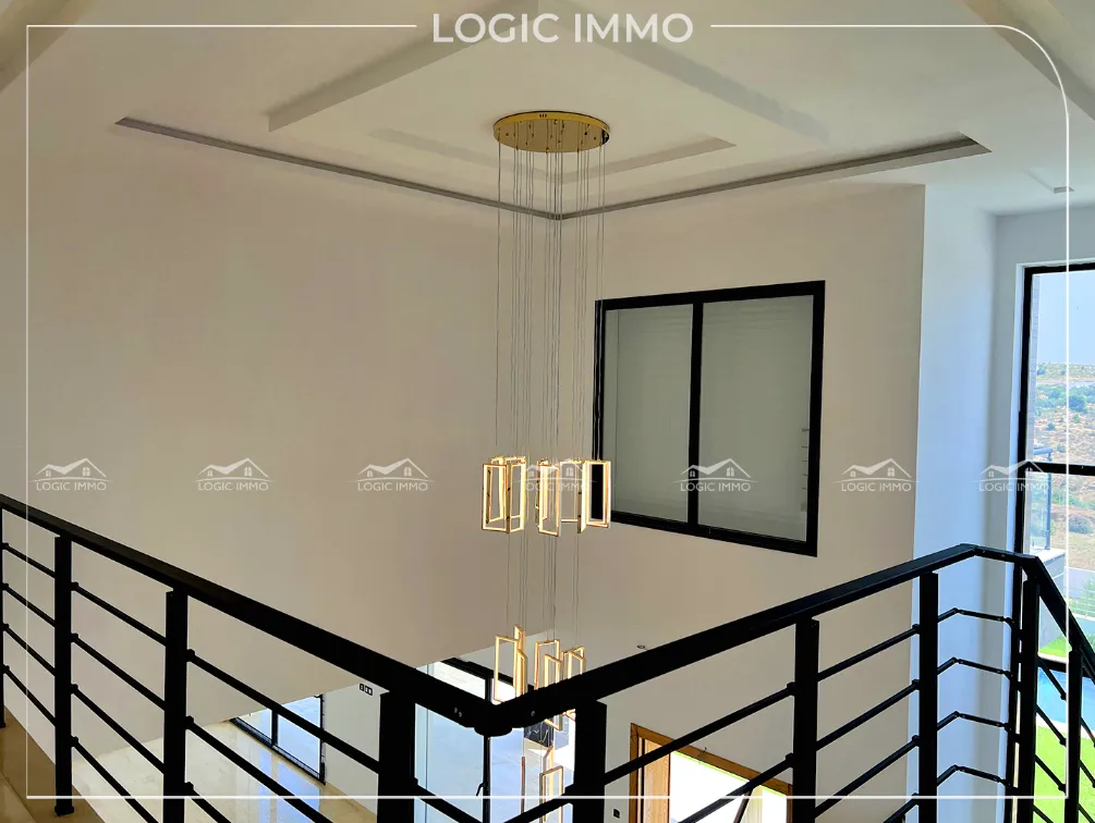 A vendre une villa très haut standing située à monchar Hammamet