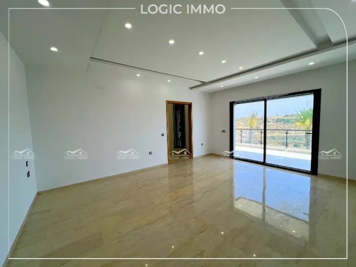 A vendre une villa très haut standing située à monchar Hammamet