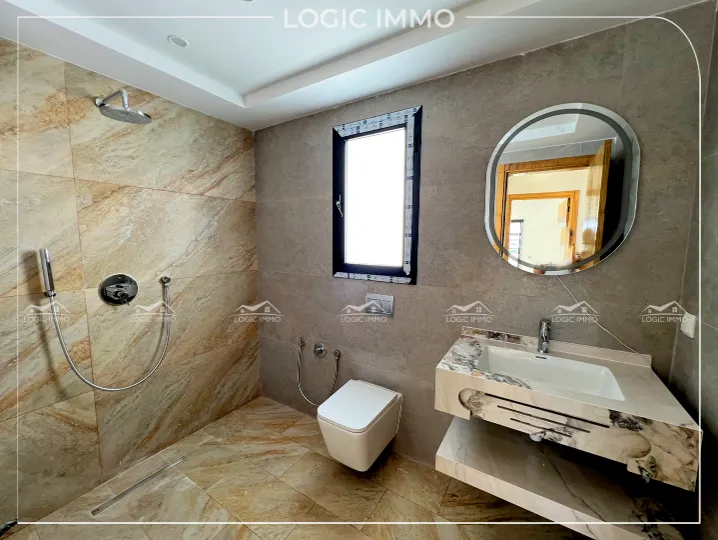A vendre une villa très haut standing située à monchar Hammamet