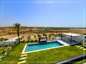 A vendre une villa très haut standing située à monchar Hammamet 