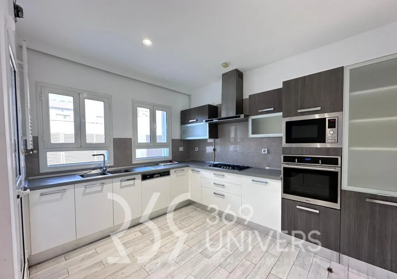 Triplex avec piscine à Gammarth