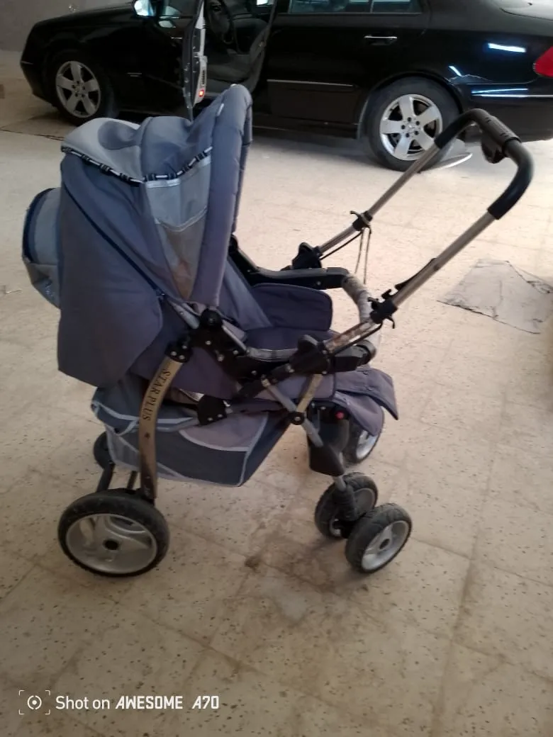 A vendre poussette en bon état