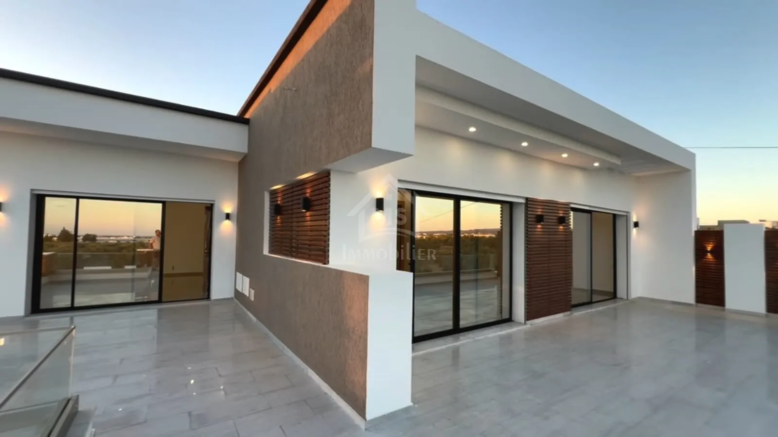 Villa S+4 toute neuve avec piscine à vendre à Hammamet Sud 51355351