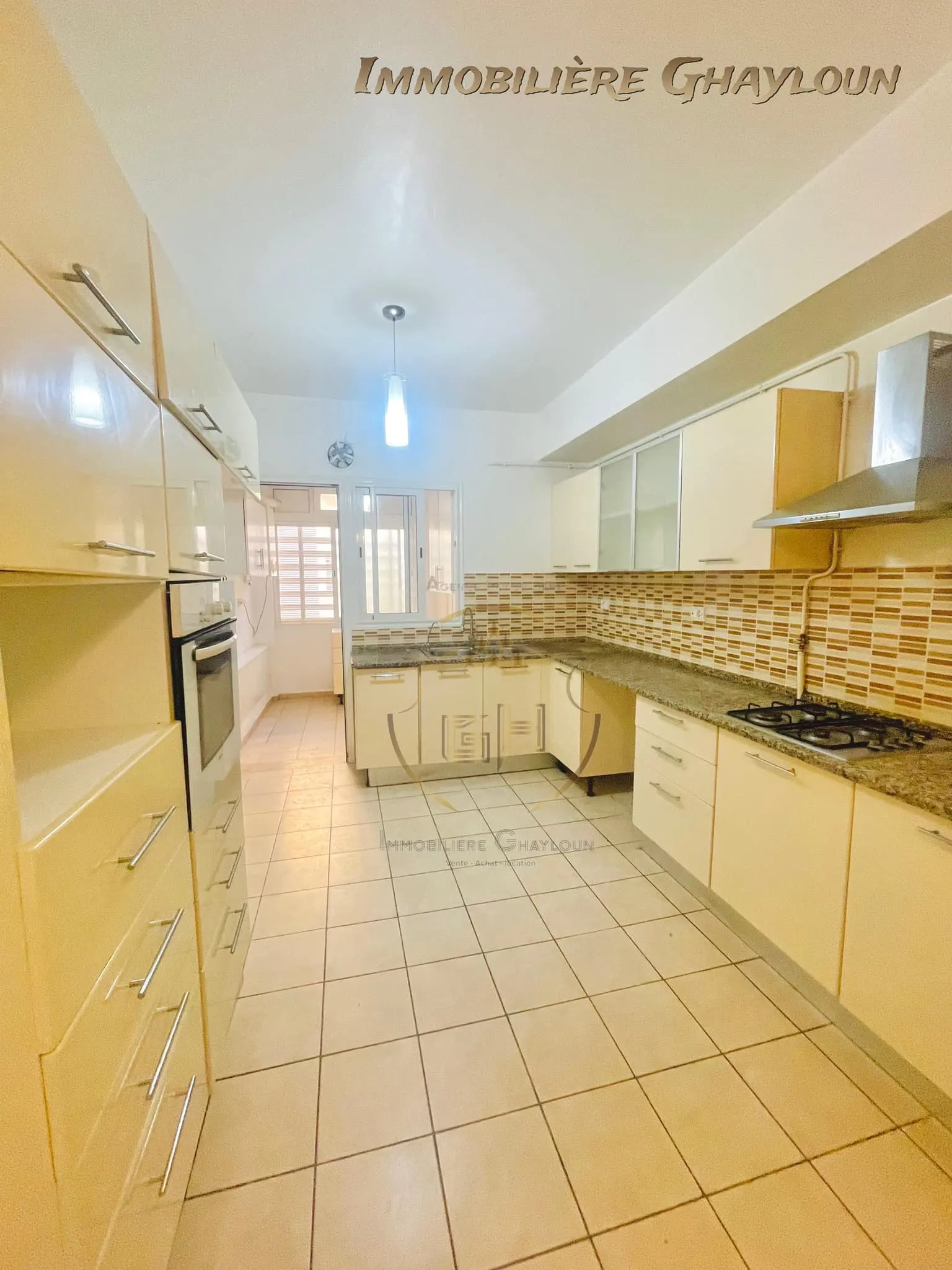 A louer appartement S+3 Menzah 9c